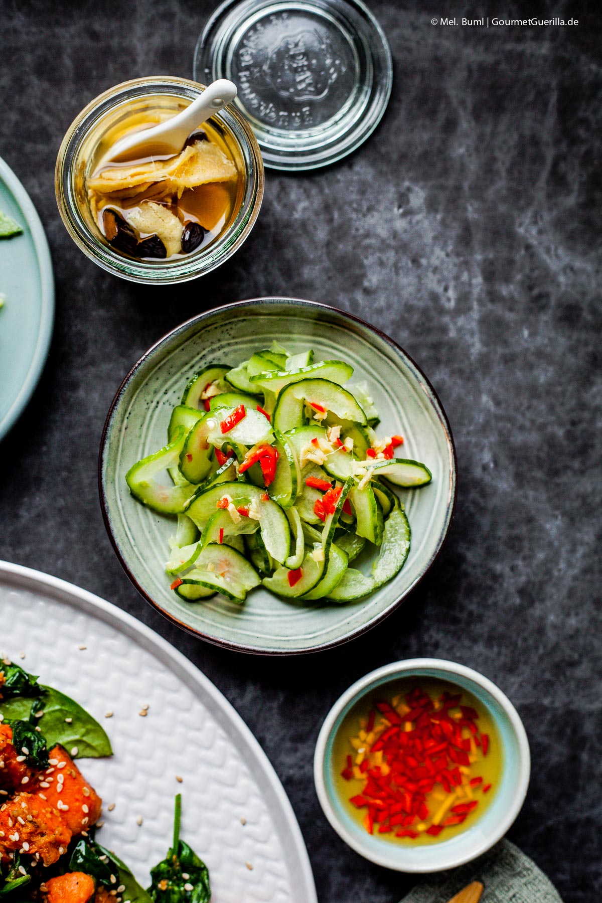  {Vegan} Roasted sweet potatoes with sesame spinach and Asian cucumber salad GourmetGuerilla.de 