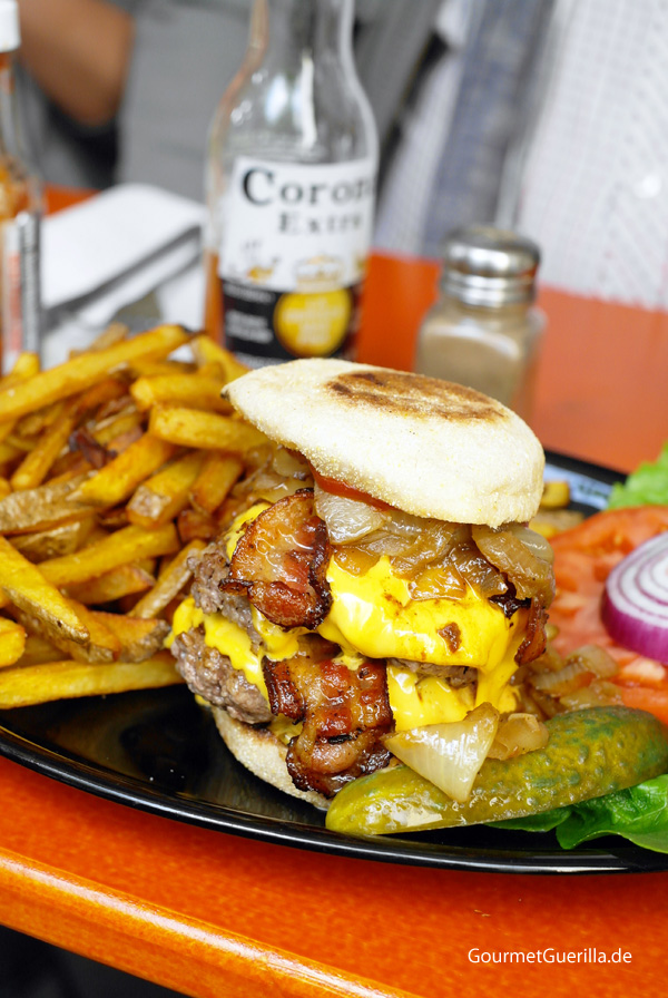 Best burger in town at "The Bird Hamburg" - Eating like a little bird can be done elsewhere.