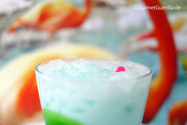  Cocktail: Swimming pool - a creamy pleasure from the 80s | GourmetGuerilla.com 