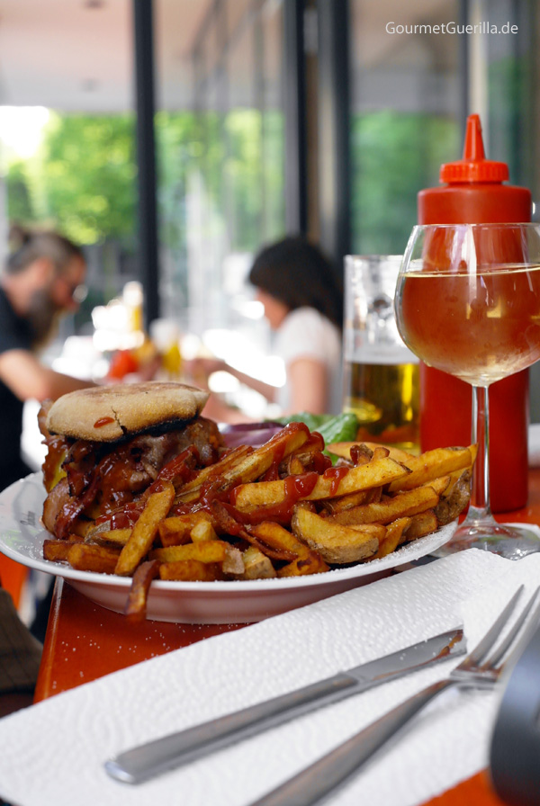 Best burger in town at "The Bird Hamburg" - Eating like a little bird can be done elsewhere.